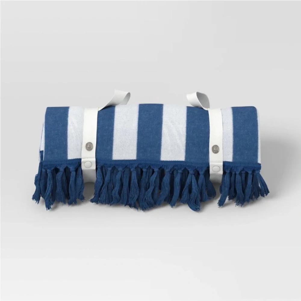 SUN SQUAD NWT 2 person stripe beach blanket -blue/white
